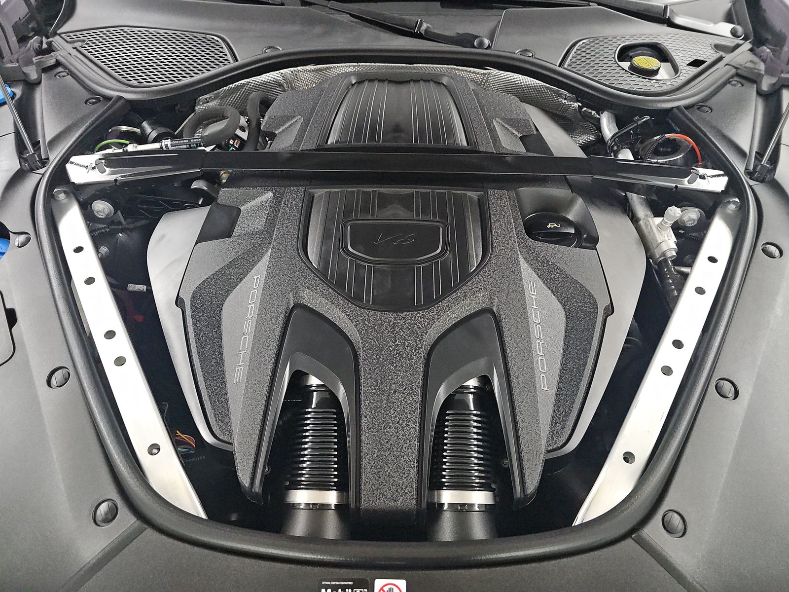 2025 Porsche Panamera 4 AWD