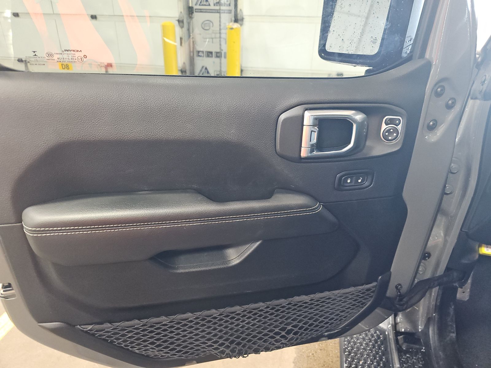 JEEP UNL SAHARA - 10