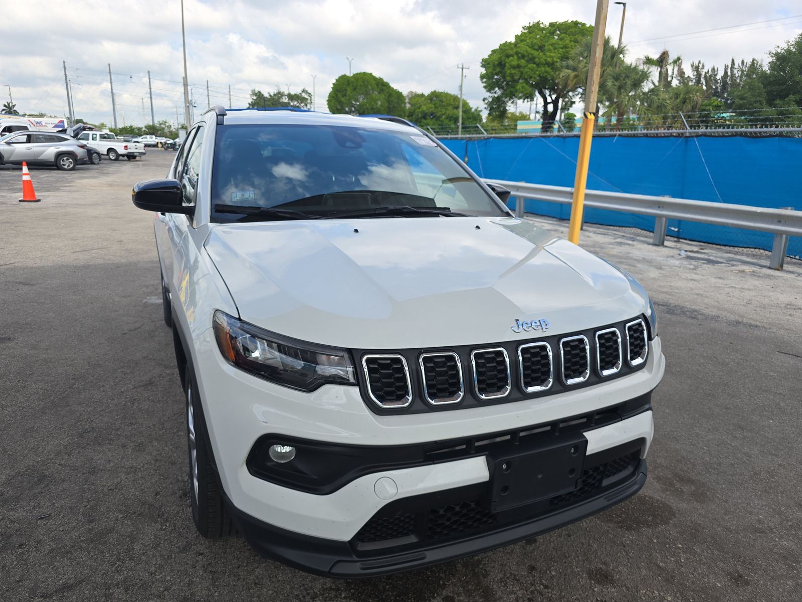 JEEP LATITUDE - 4