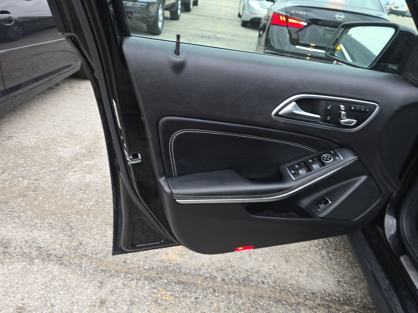 MERCEDES-BENZ GLA-CLASS - 10