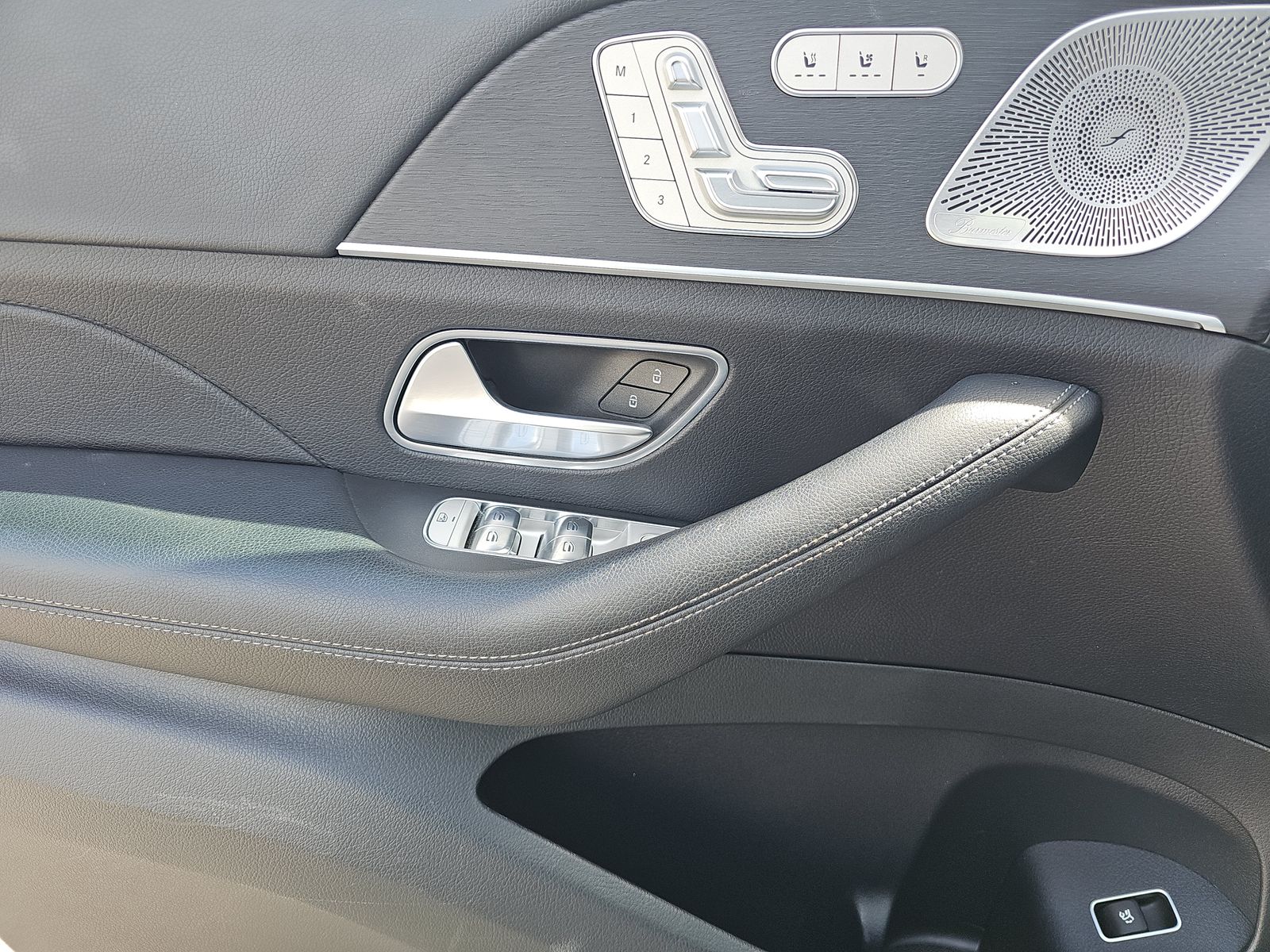 MERCEDES-BENZ GLS - 10