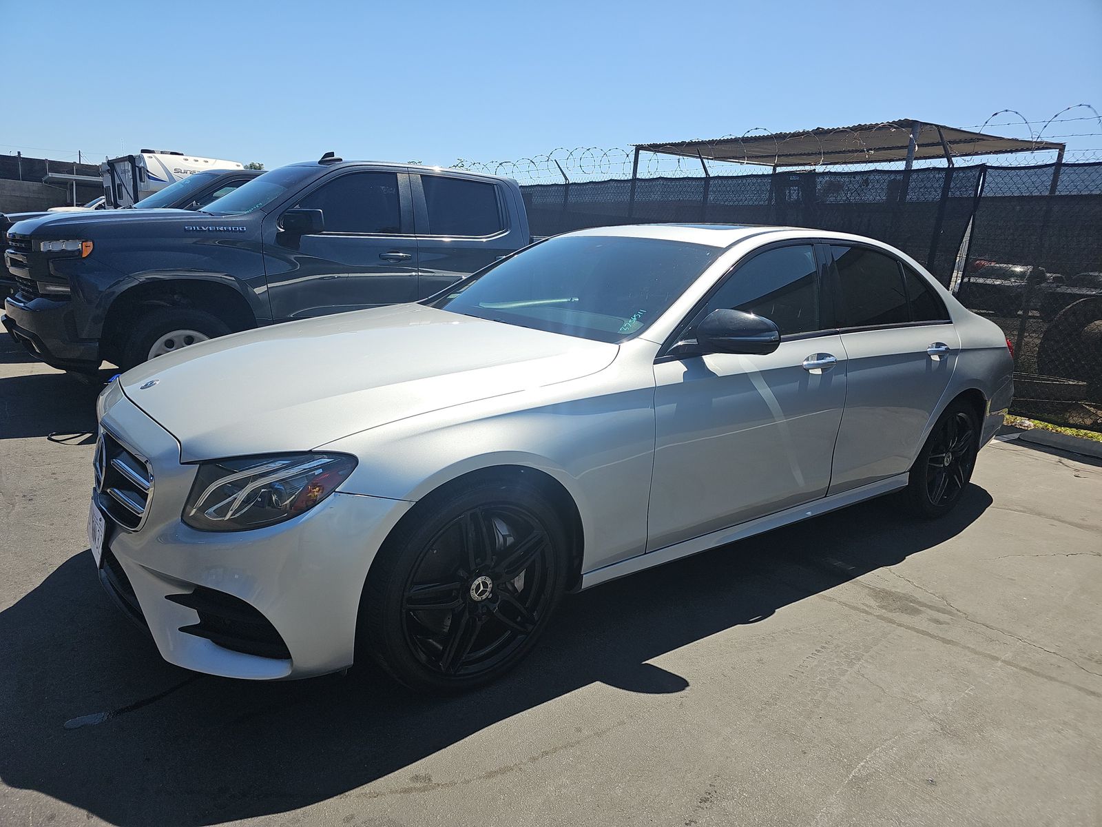 MERCEDES-BENZ E-CLASS - 1