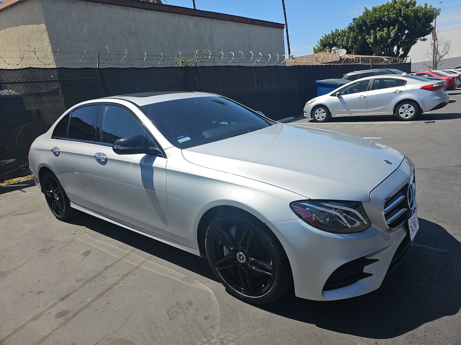 MERCEDES-BENZ E-CLASS - 4