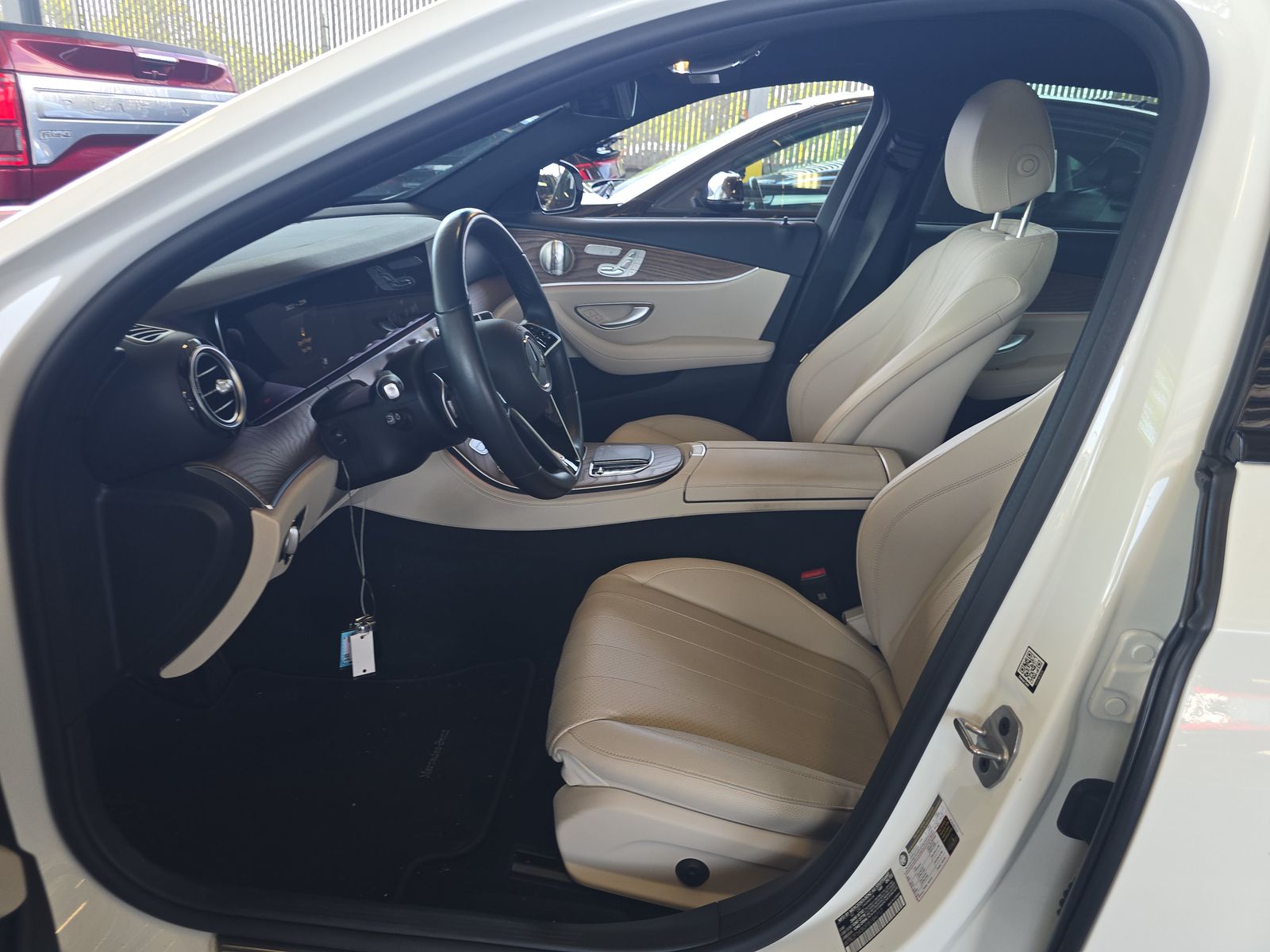 MERCEDES-BENZ E-CLASS - 8