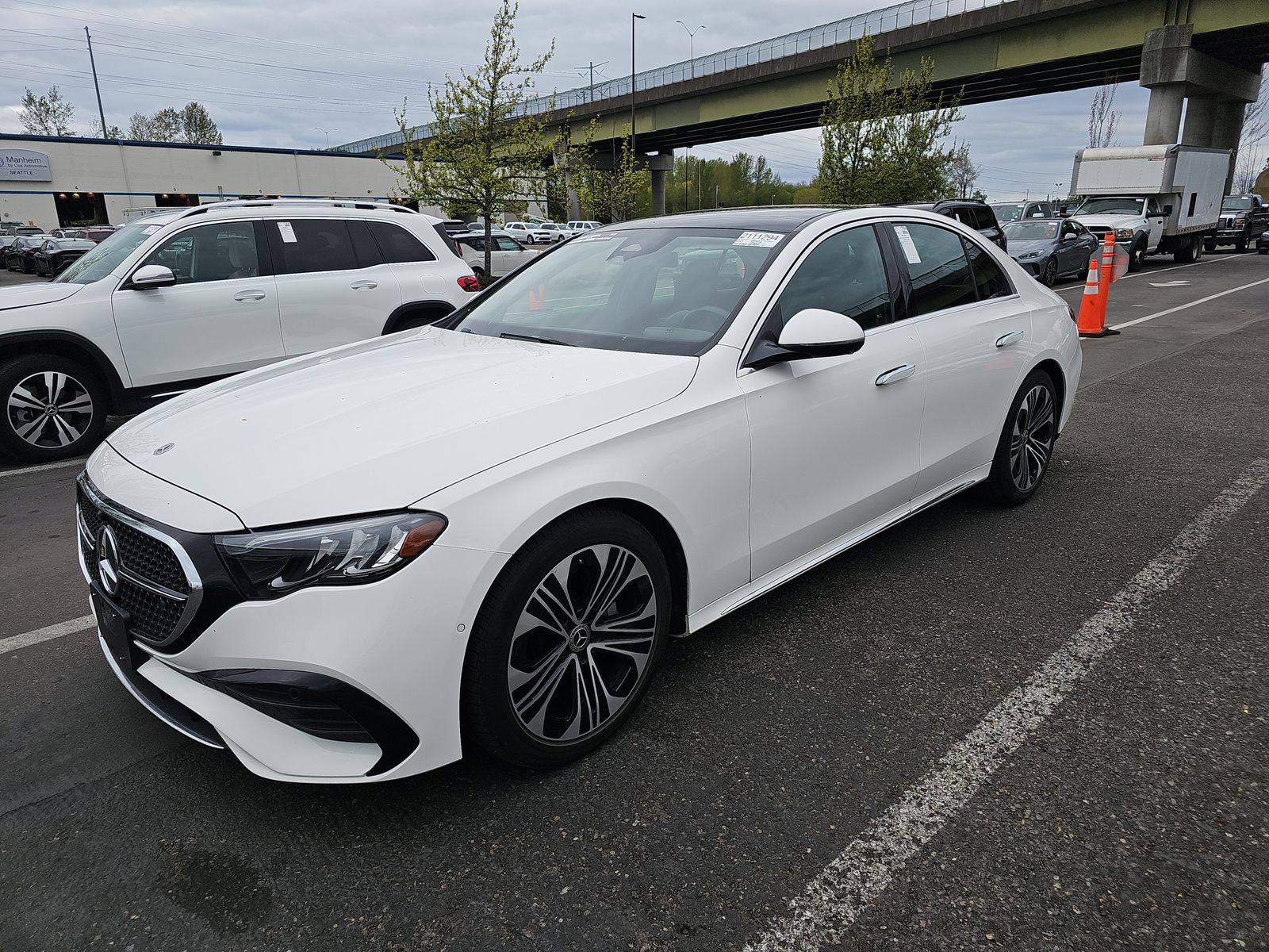 MERCEDES-BENZ E-CLASS - 1