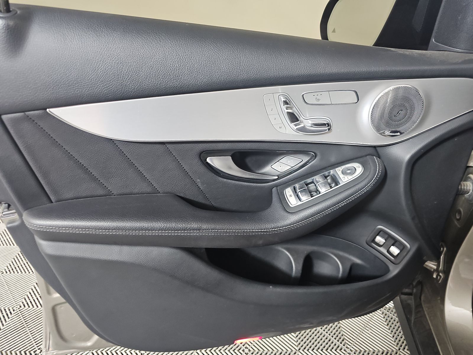 MERCEDES-BENZ GLC - 10