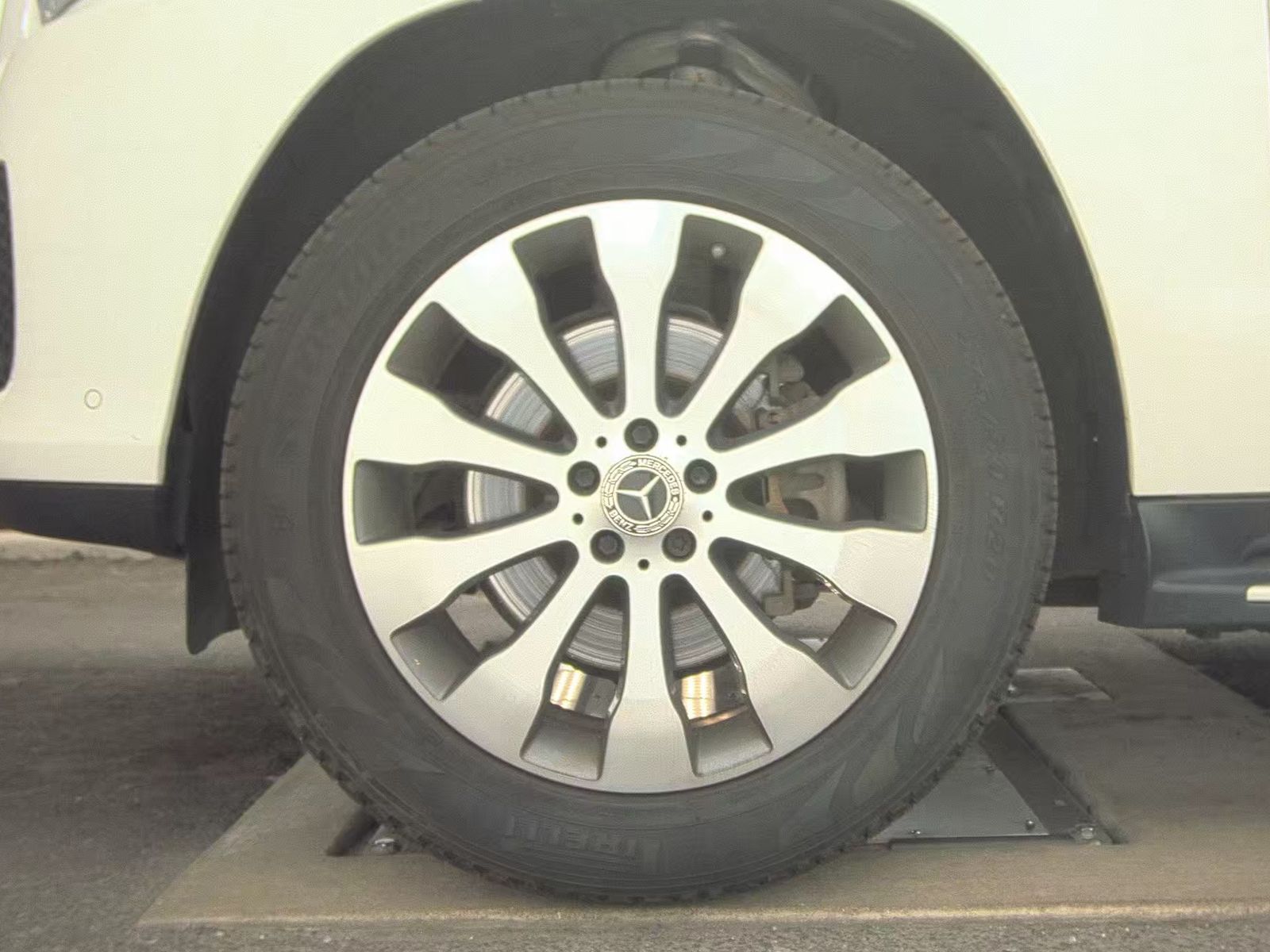 MERCEDES-BENZ GLS - 10