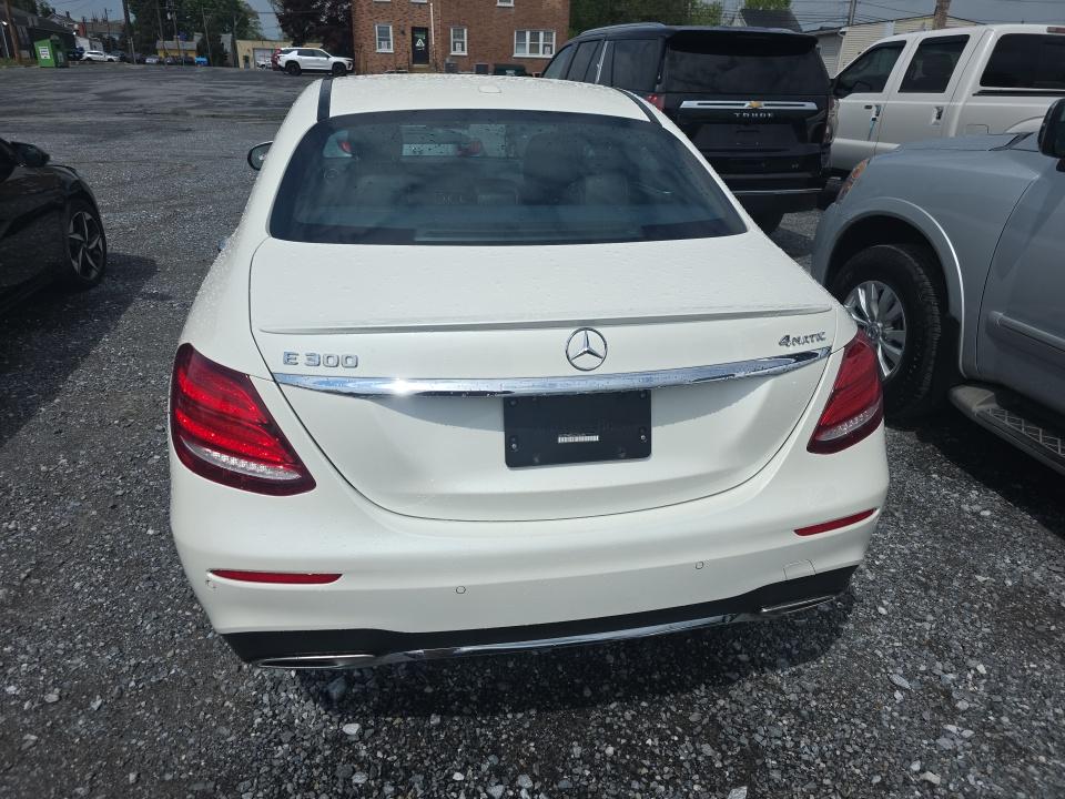 MERCEDES-BENZ E-CLASS - 6