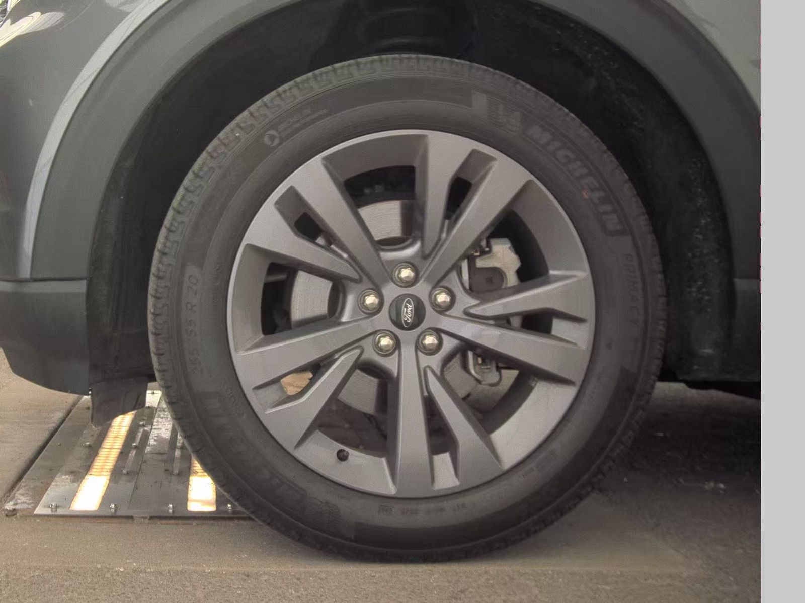 FORD EXPLORER - 10