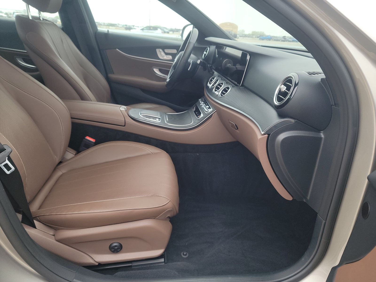 MERCEDES-BENZ E-CLASS - 9