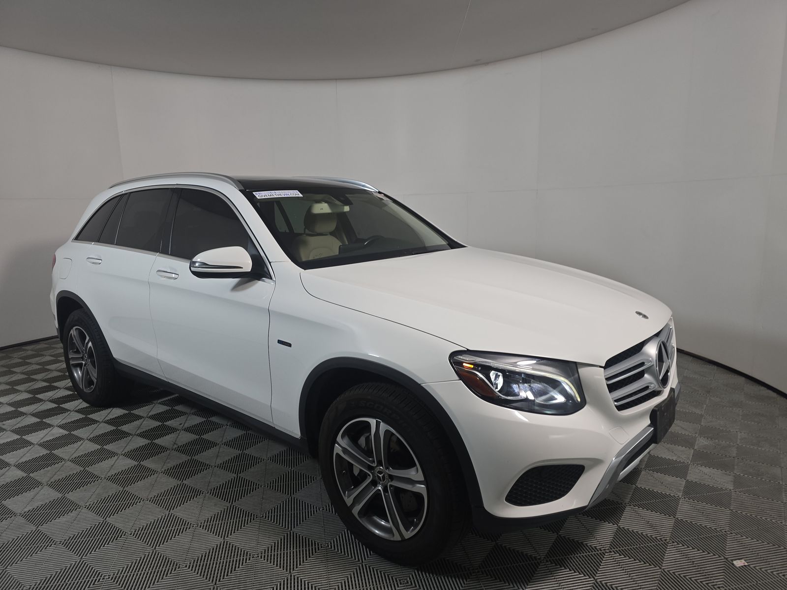 MERCEDES-BENZ GLC - 4