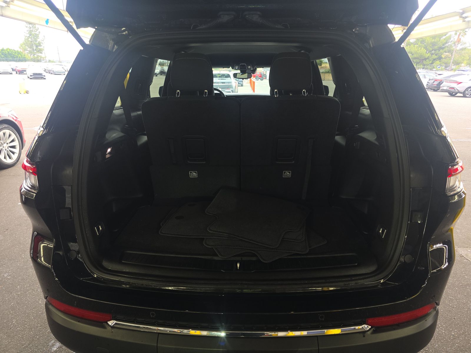2024 Jeep Grand Cherokee L Laredo AWD