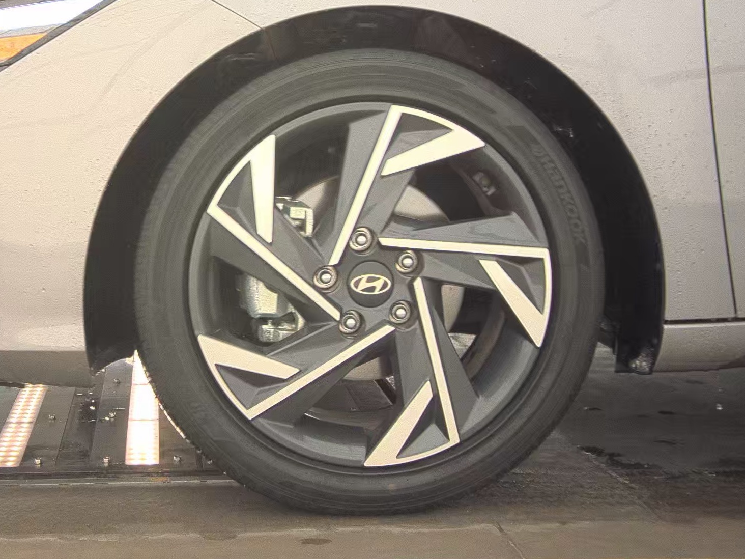 HYUNDAI LIMITED - 10