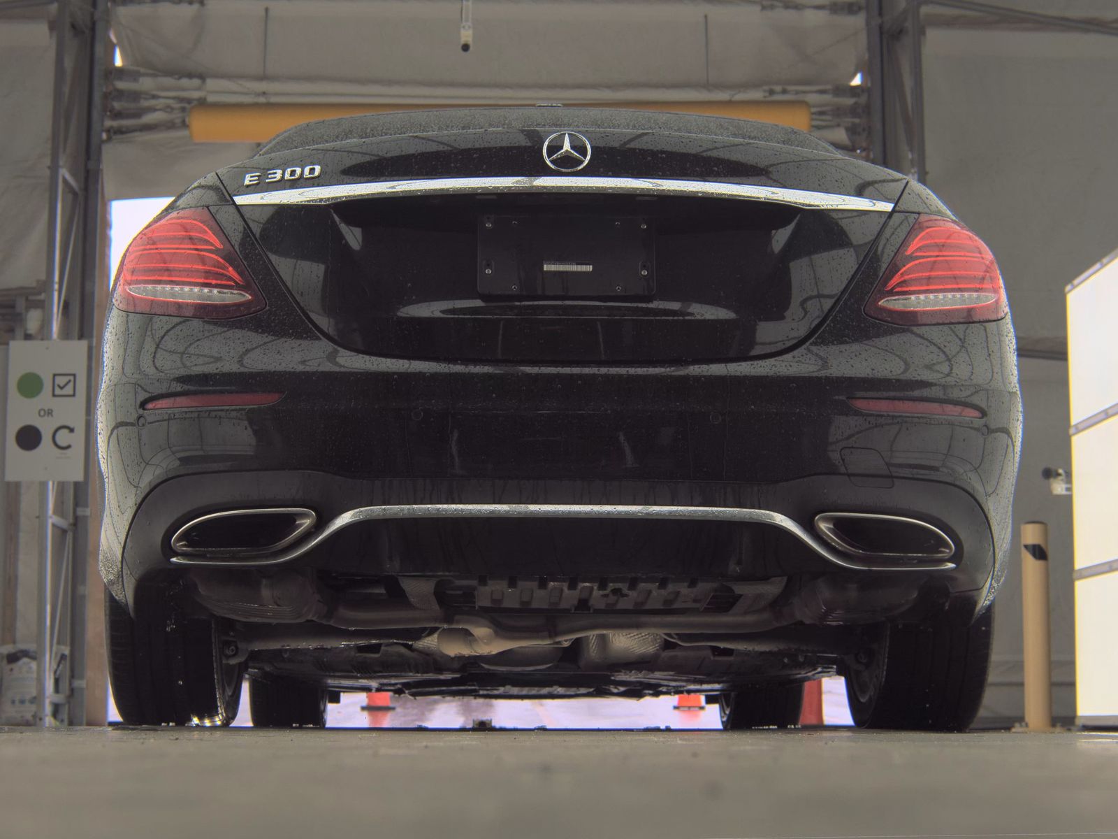 MERCEDES-BENZ E-CLASS - 8