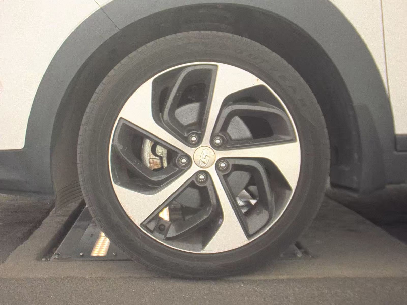 HYUNDAI LIMITED - 10