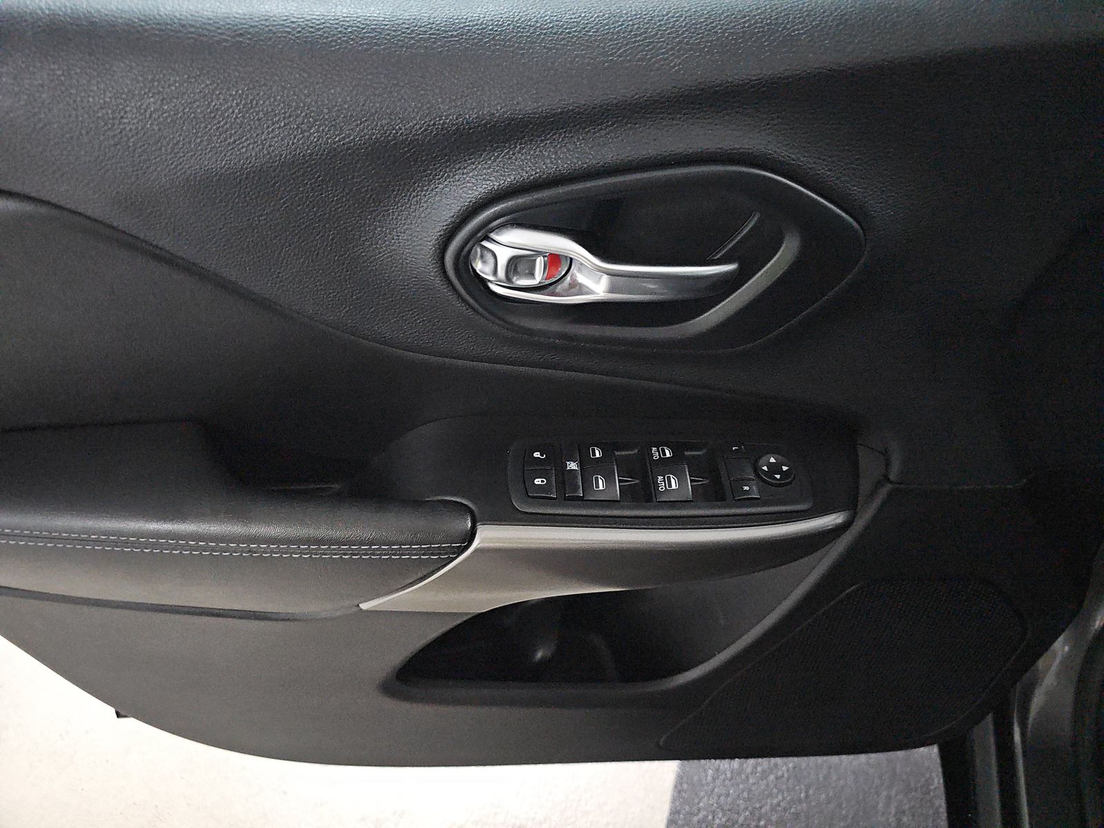 JEEP LATITUDE + - 10