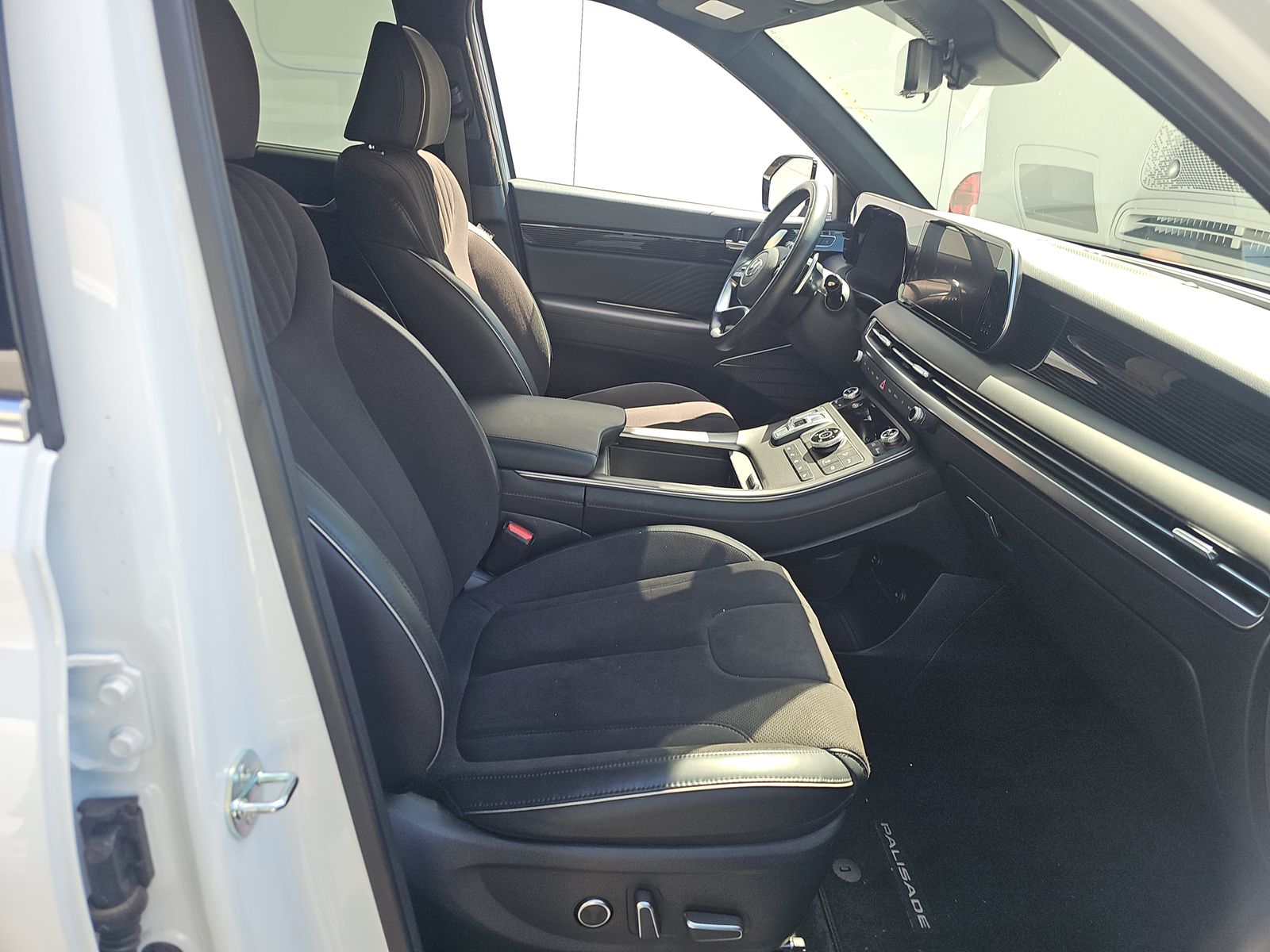 HYUNDAI CALLIGRAPHY NIGHT EDITION - 9