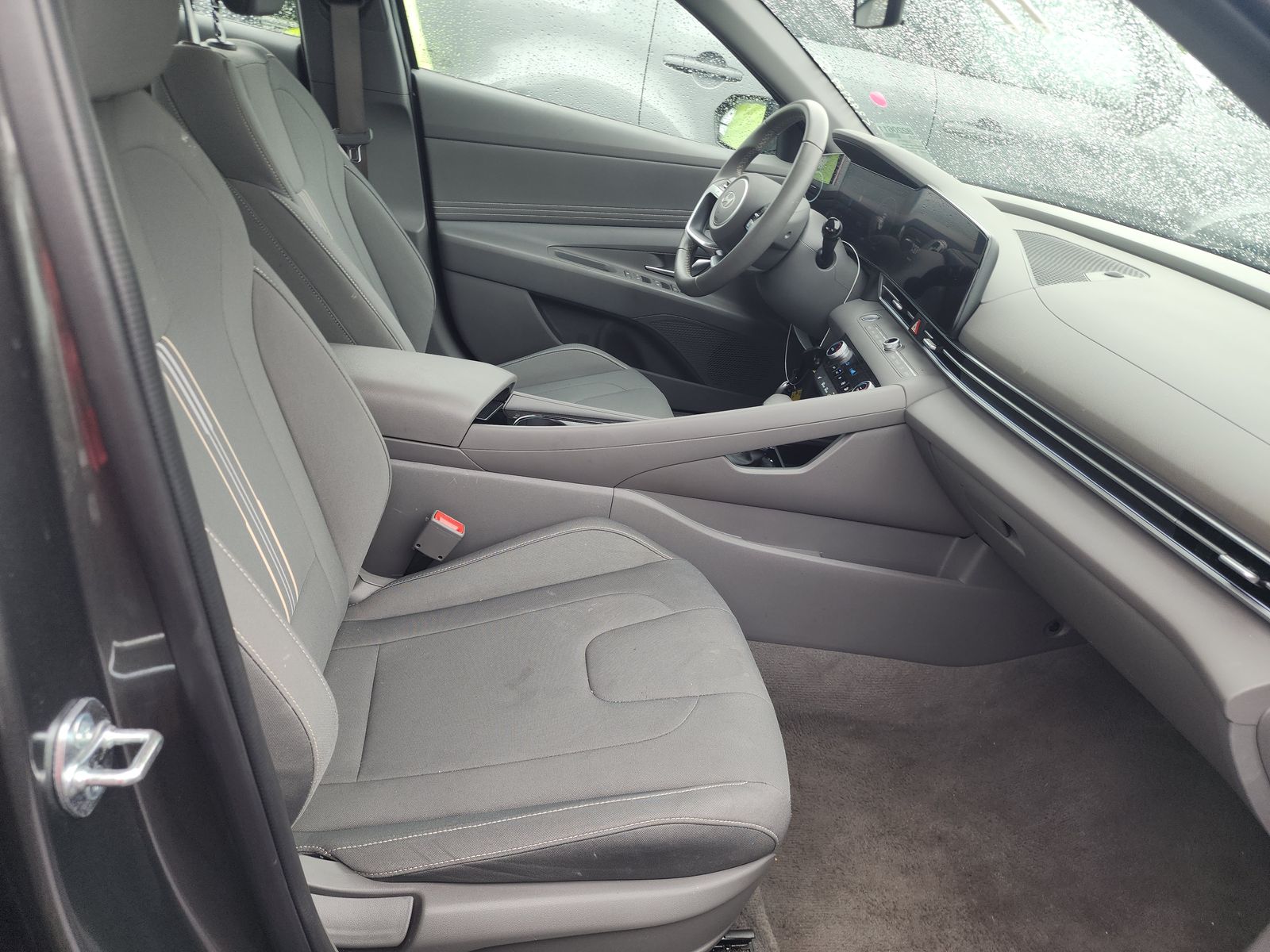 HYUNDAI SEL CONVENIENCE - 9