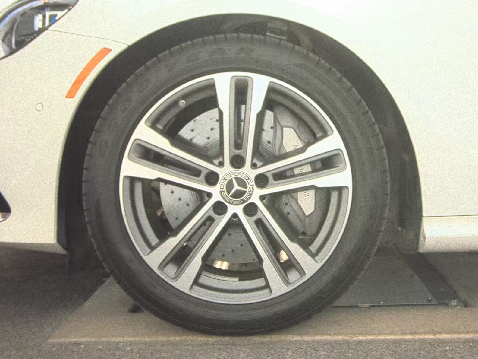 MERCEDES-BENZ E-CLASS - 10