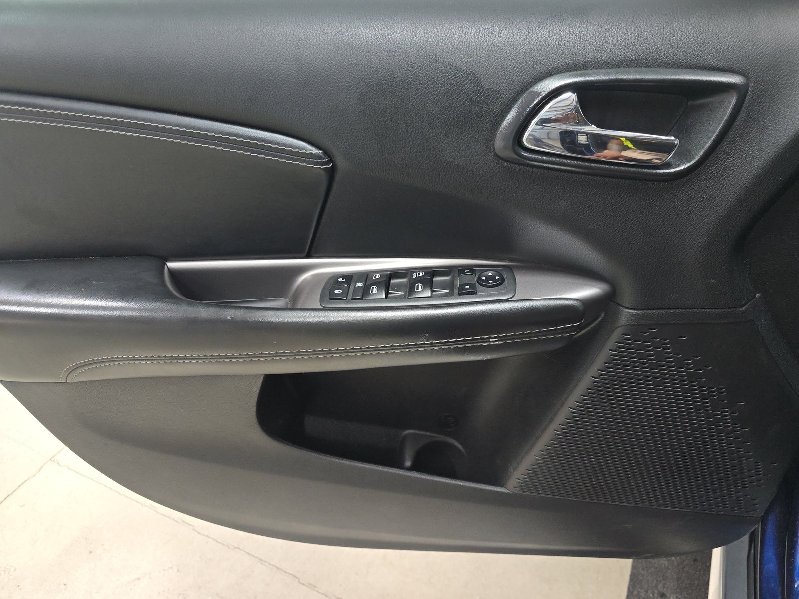 DODGE CROSSROAD - 10