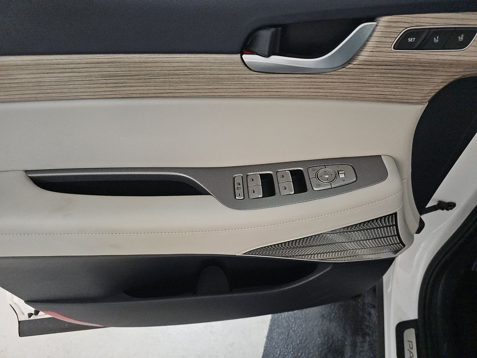 HYUNDAI LIMITED - 10