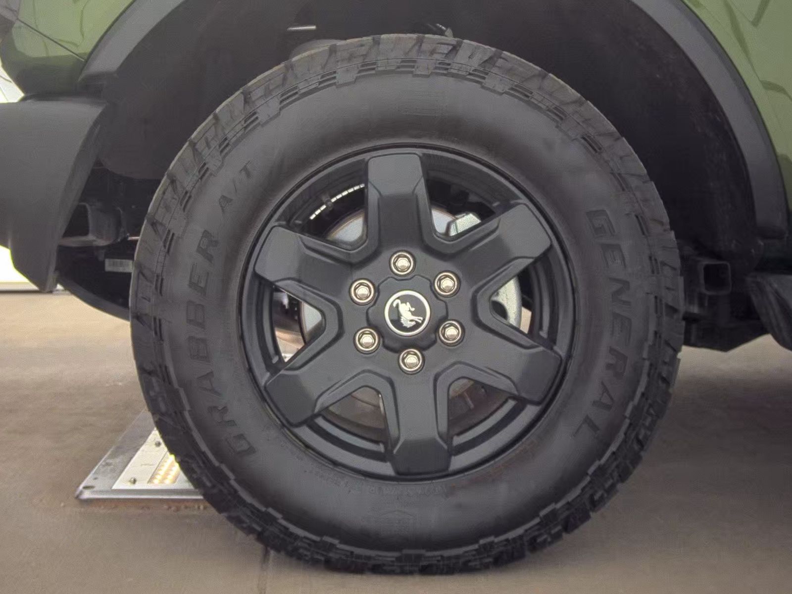 FORD BRONCO - 10