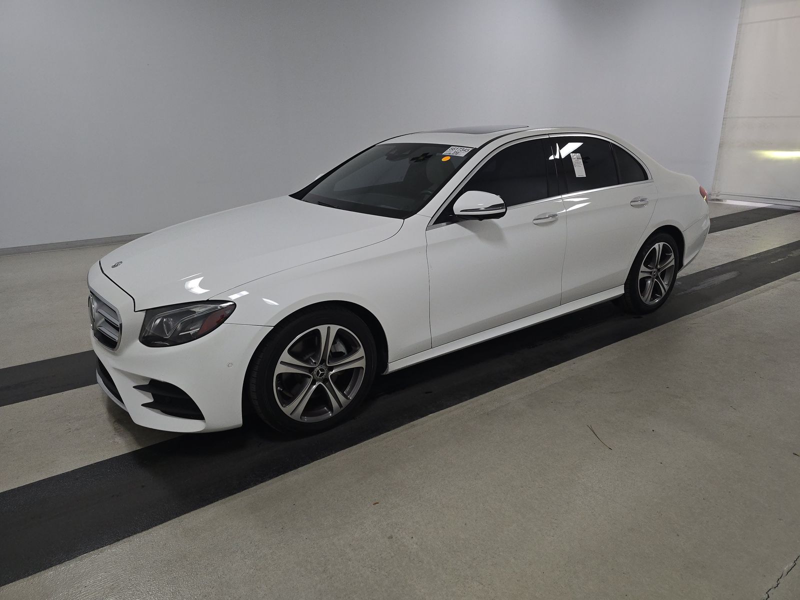 MERCEDES-BENZ E-CLASS - 1
