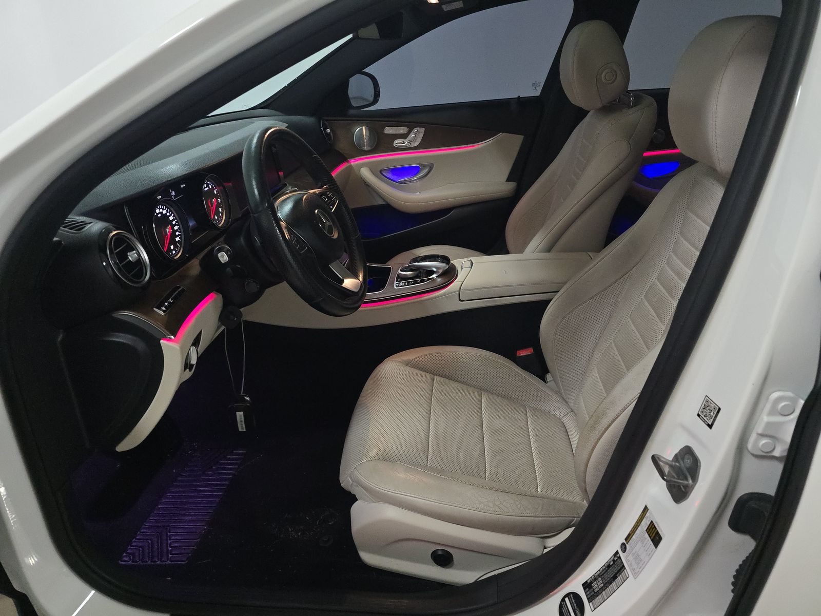 MERCEDES-BENZ E-CLASS - 8