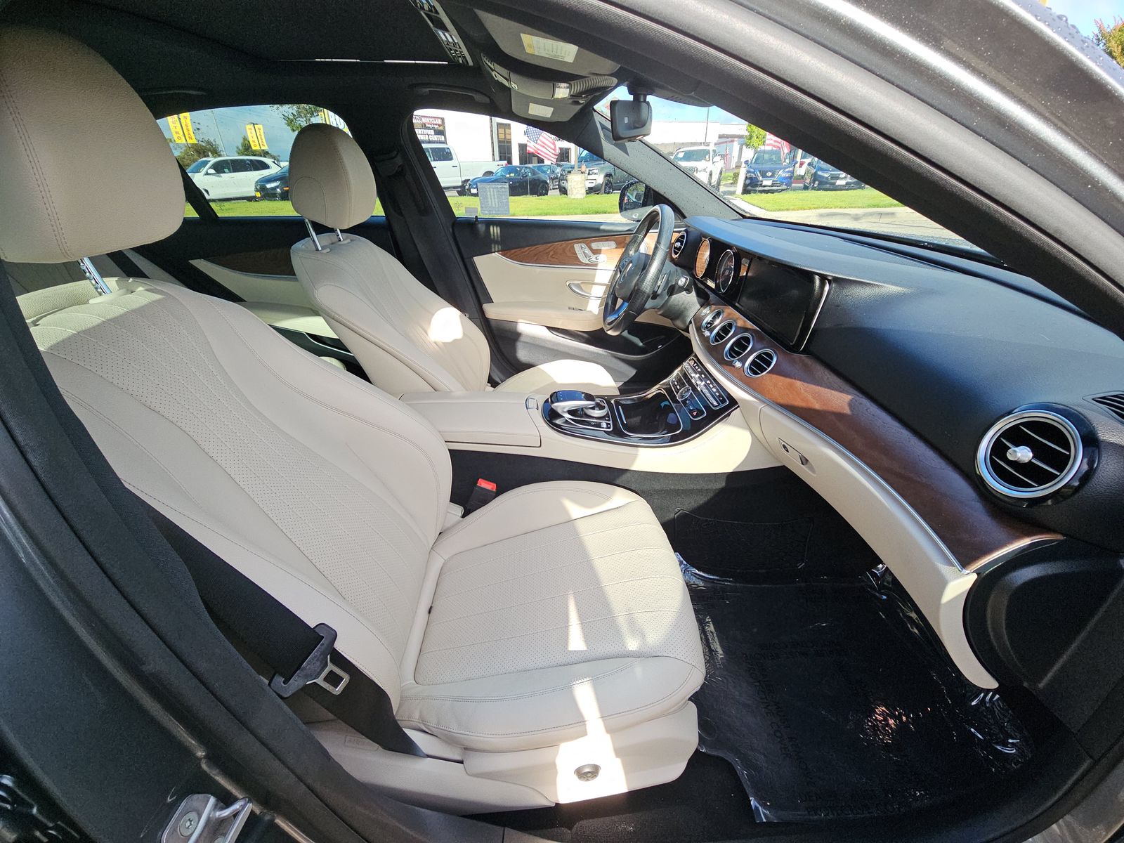 MERCEDES-BENZ E-CLASS - 9