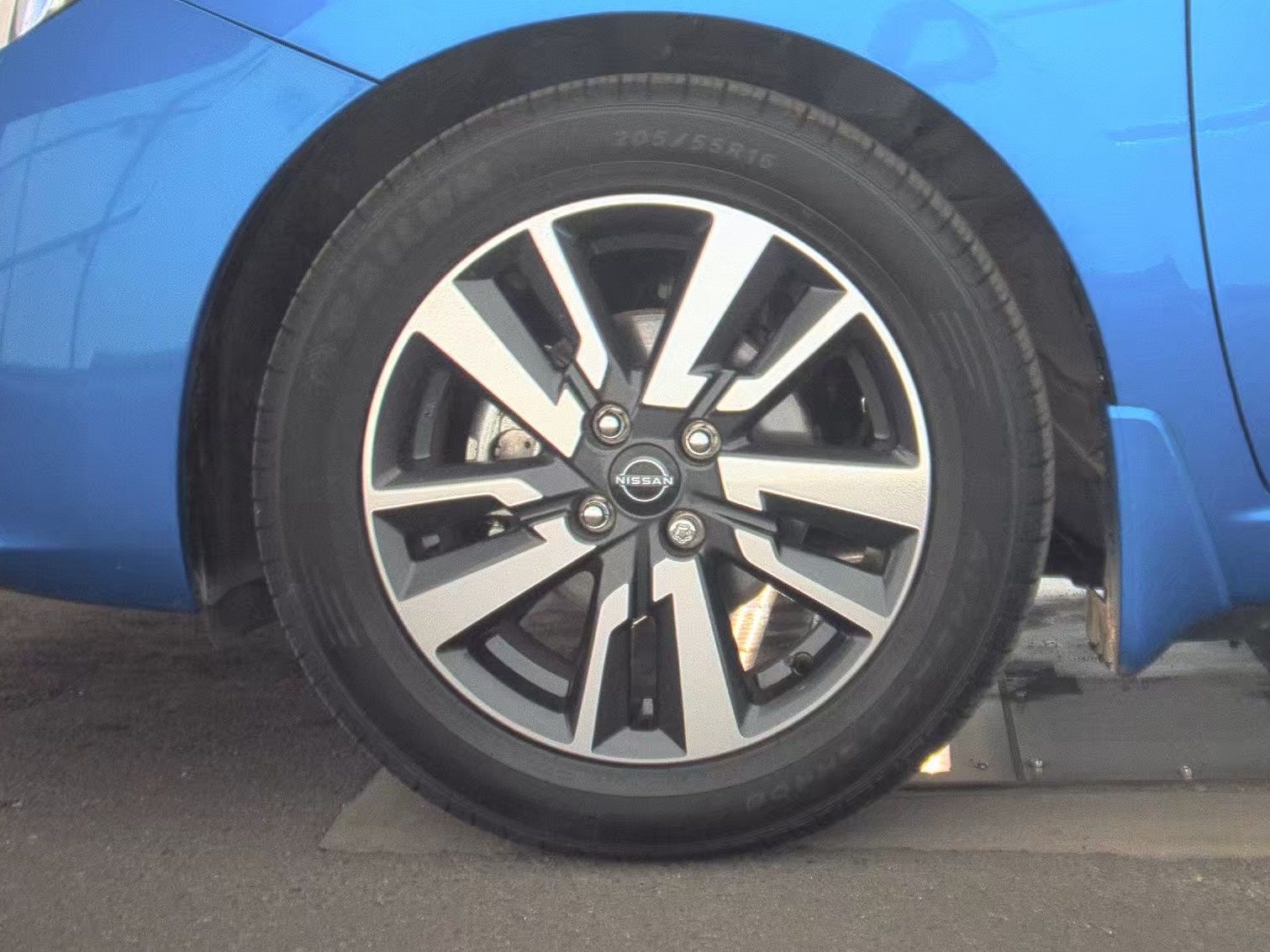 NISSAN VERSA - 10