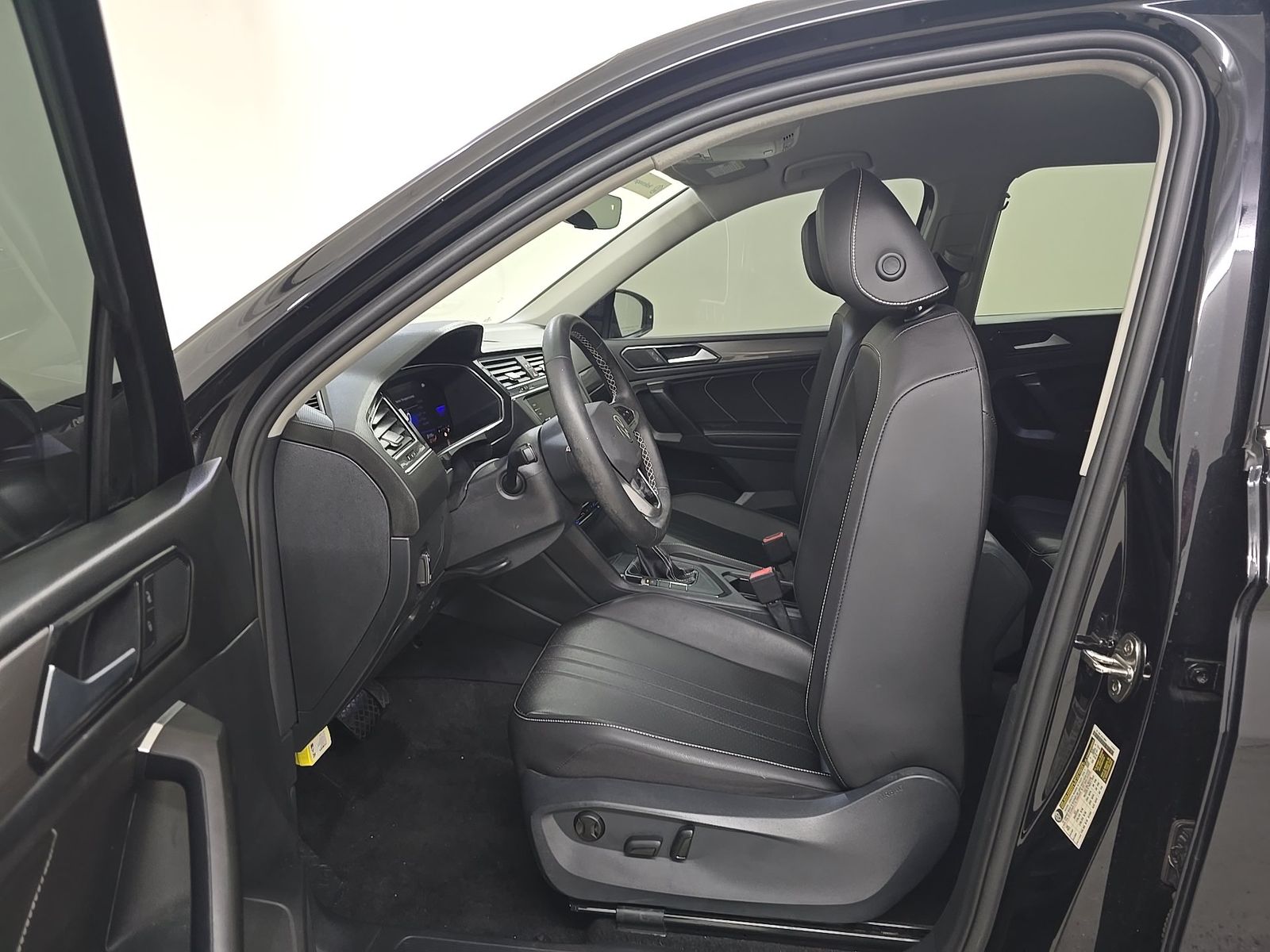 2023 Volkswagen Tiguan 2.0T SE FWD
