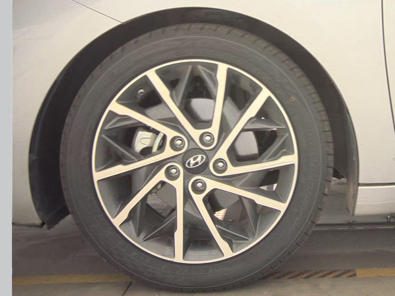 HYUNDAI LIMITED - 10