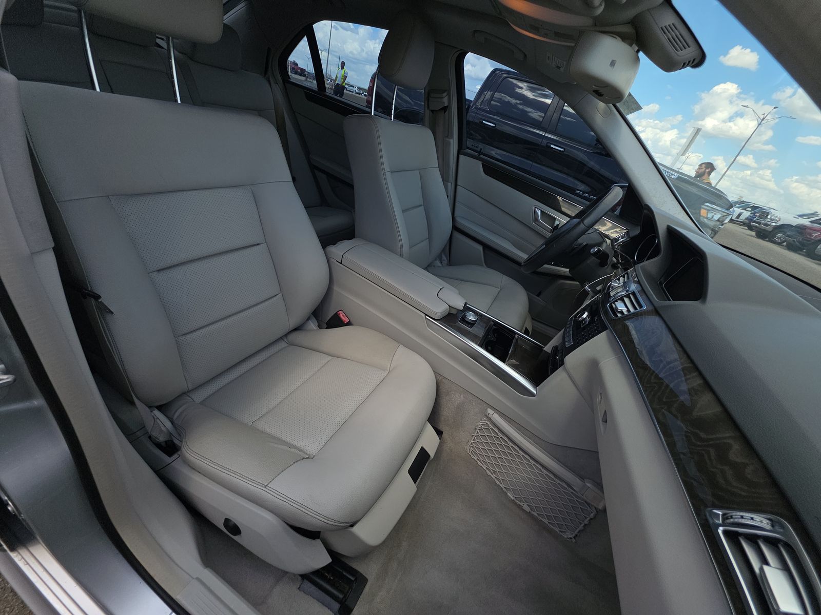 MERCEDES-BENZ E-CLASS - 9