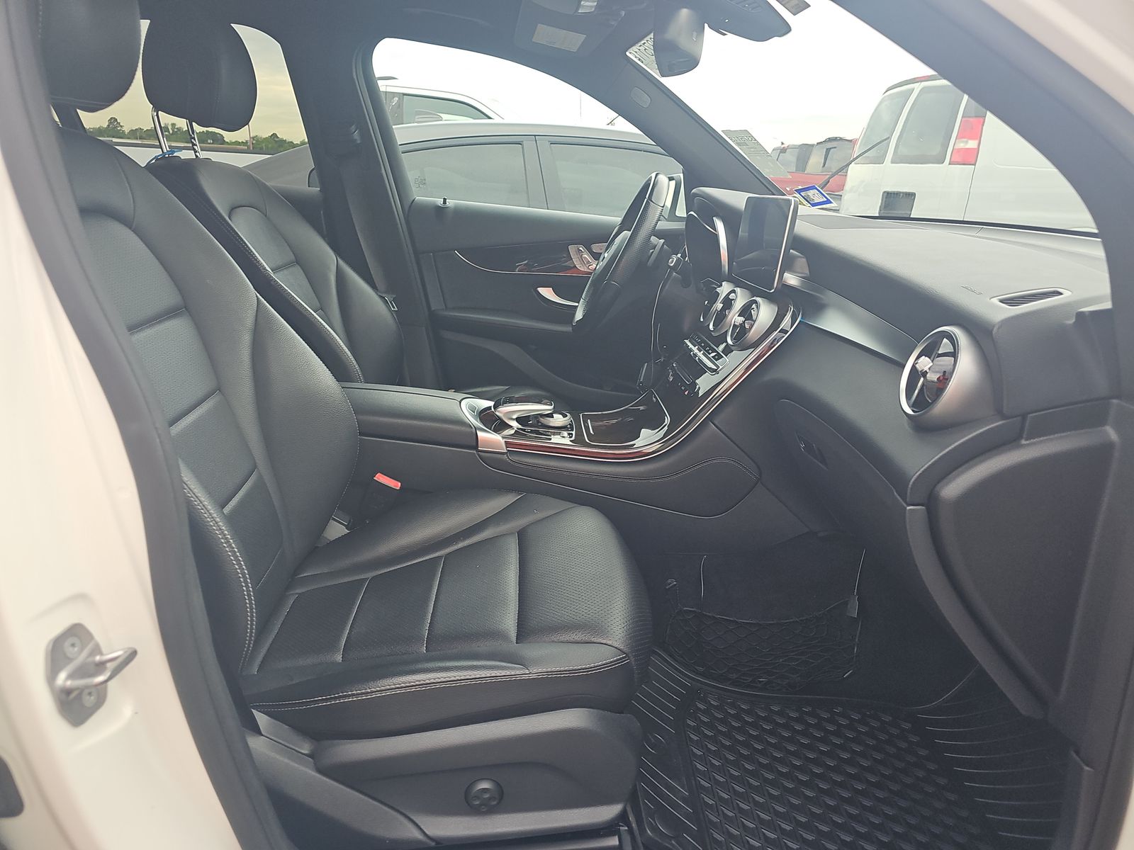 MERCEDES-BENZ GLC - 9