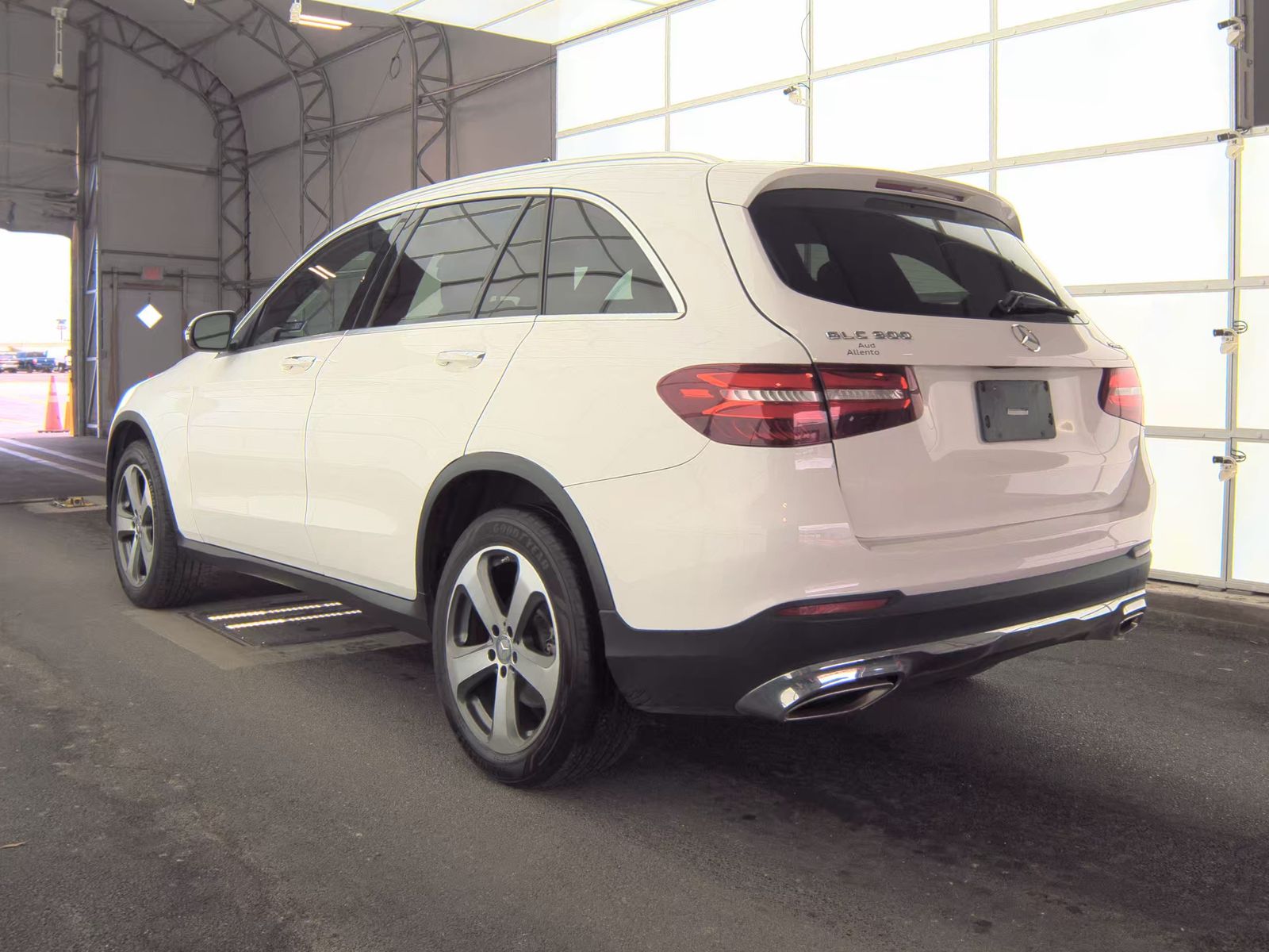 MERCEDES-BENZ GLC - 7