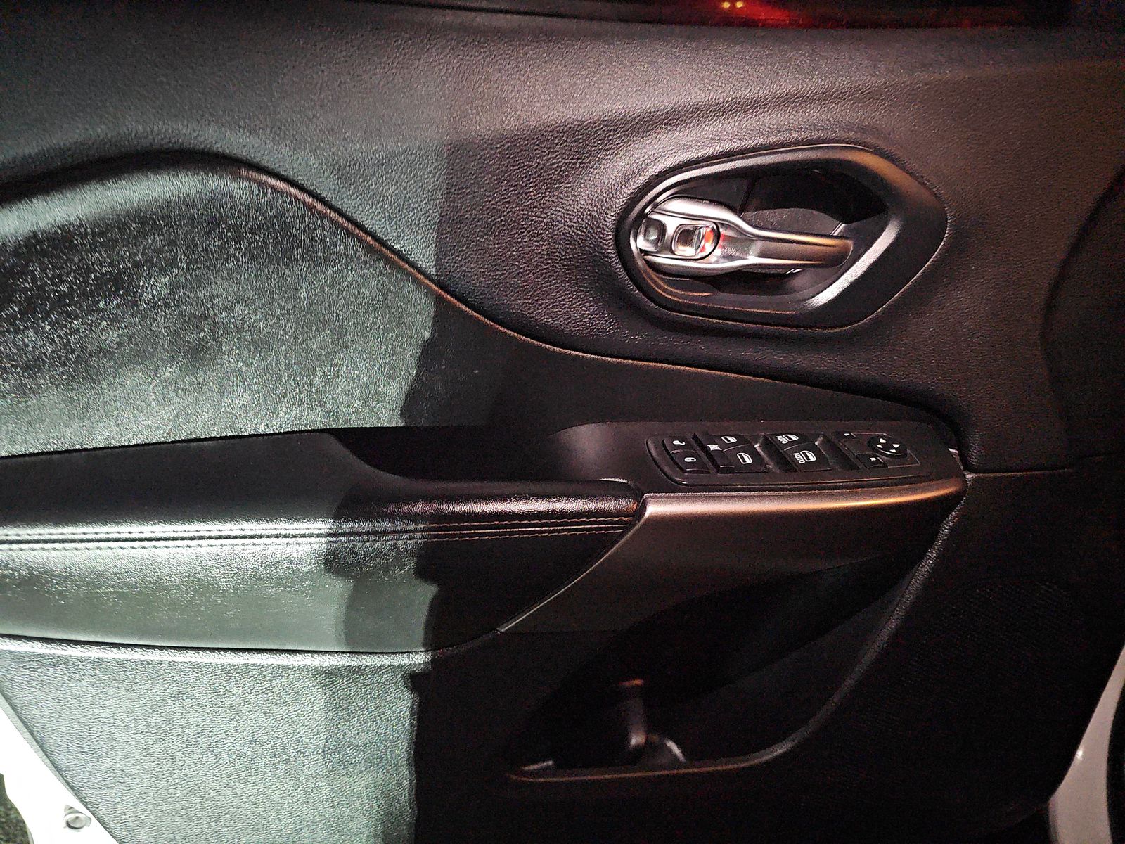 JEEP LATITUDE + - 10