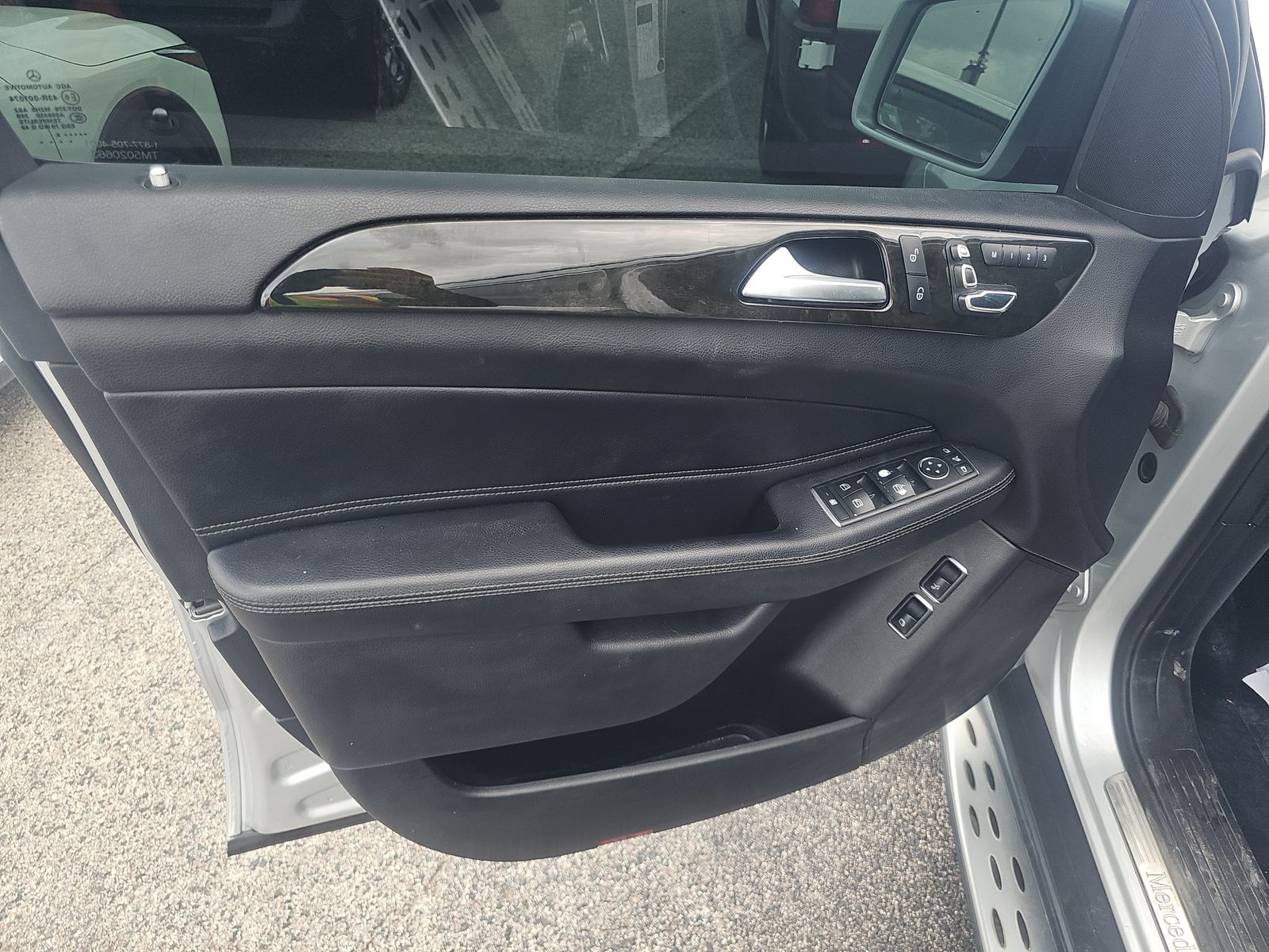 MERCEDES-BENZ GLS - 10