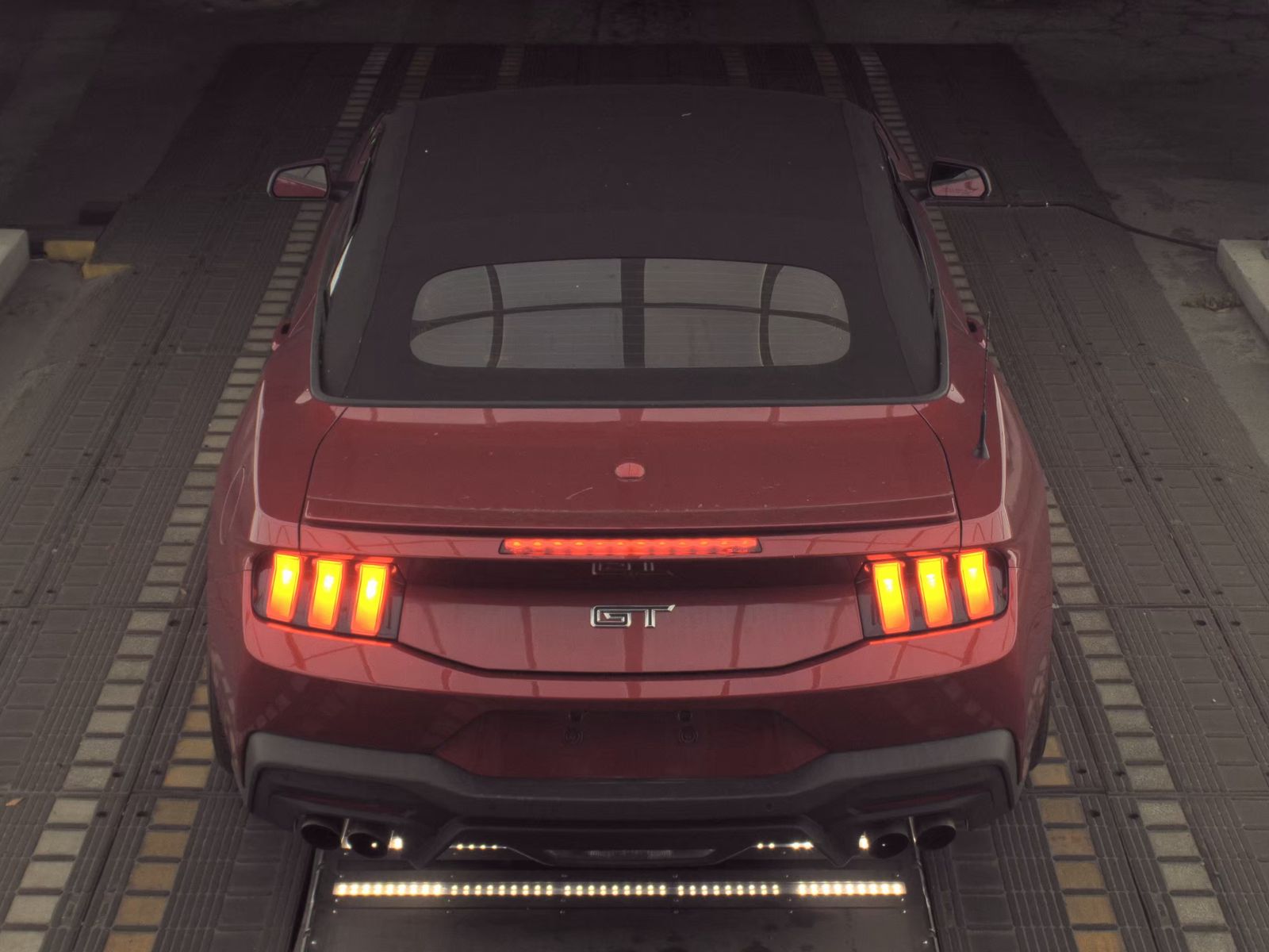 FORD MUSTANG - 7