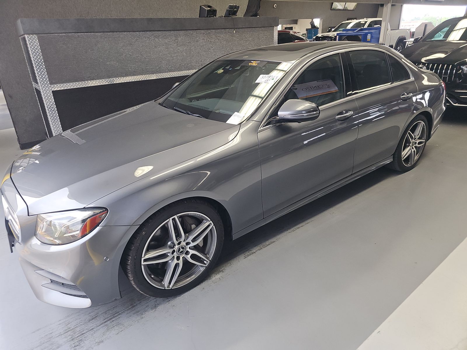 MERCEDES-BENZ E-CLASS - 1