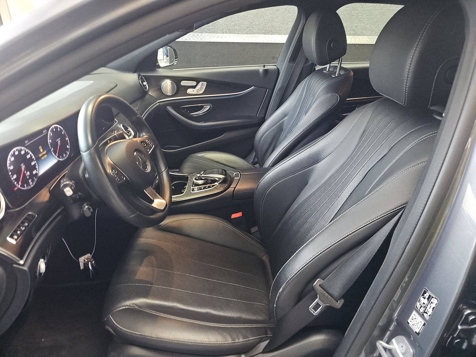 MERCEDES-BENZ E-CLASS - 8