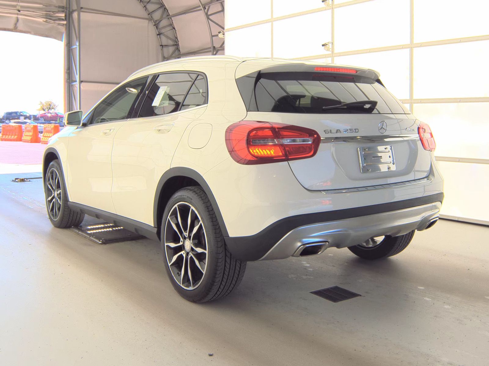 MERCEDES-BENZ GLA - 9