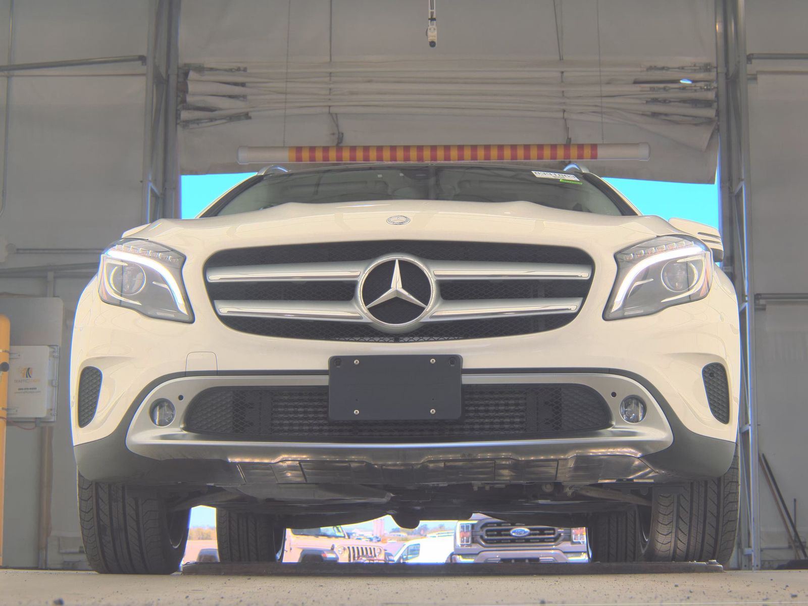 MERCEDES-BENZ GLA - 4