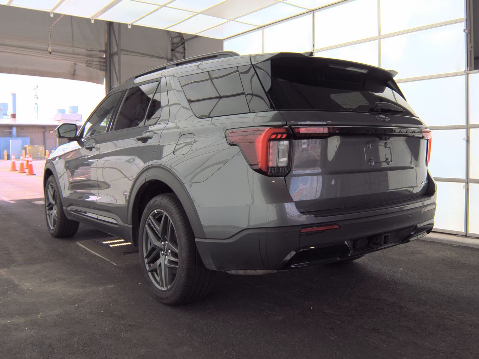 FORD EXPLORER - 9