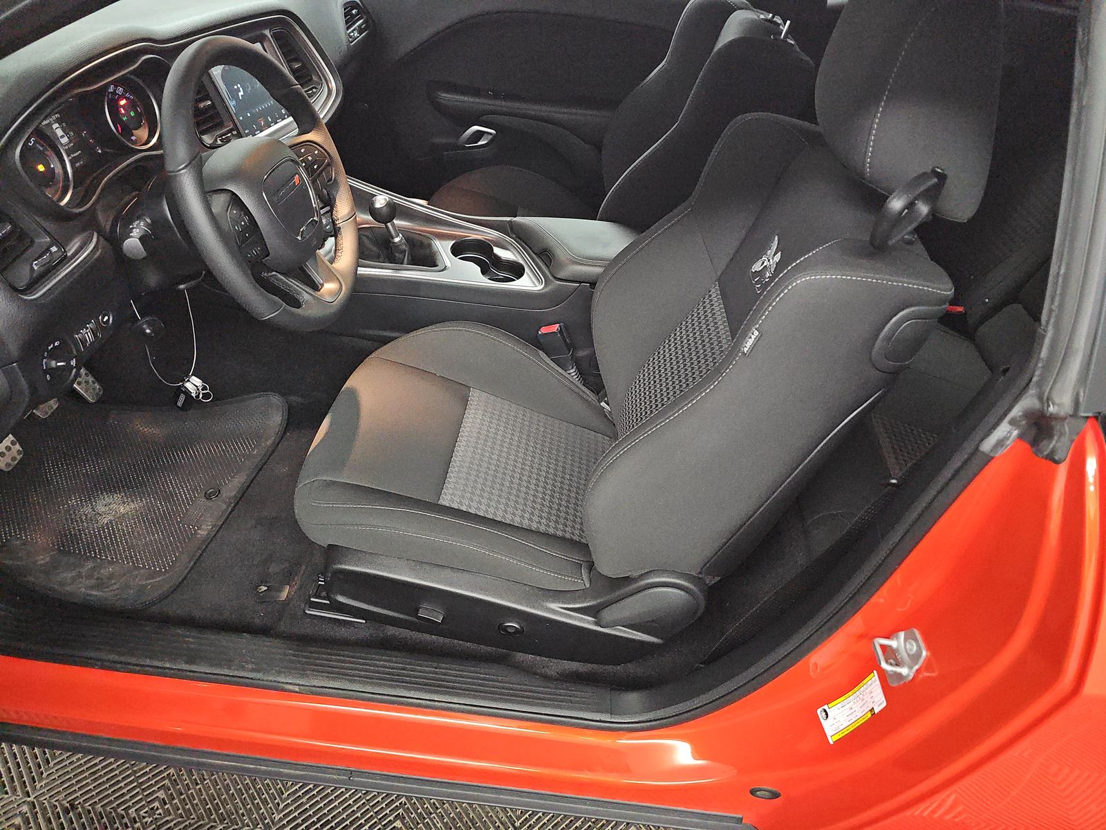 DODGE CHALLENGER - 8