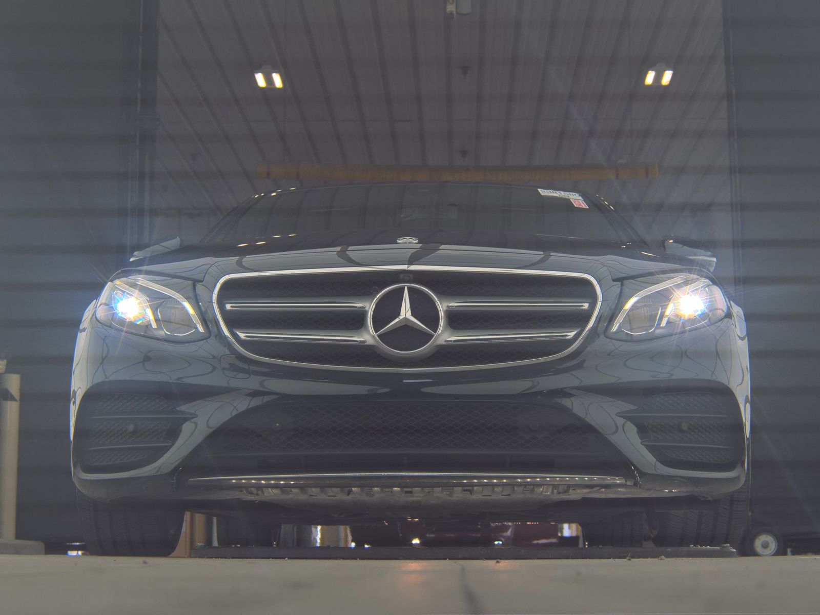 MERCEDES-BENZ E-CLASS - 4