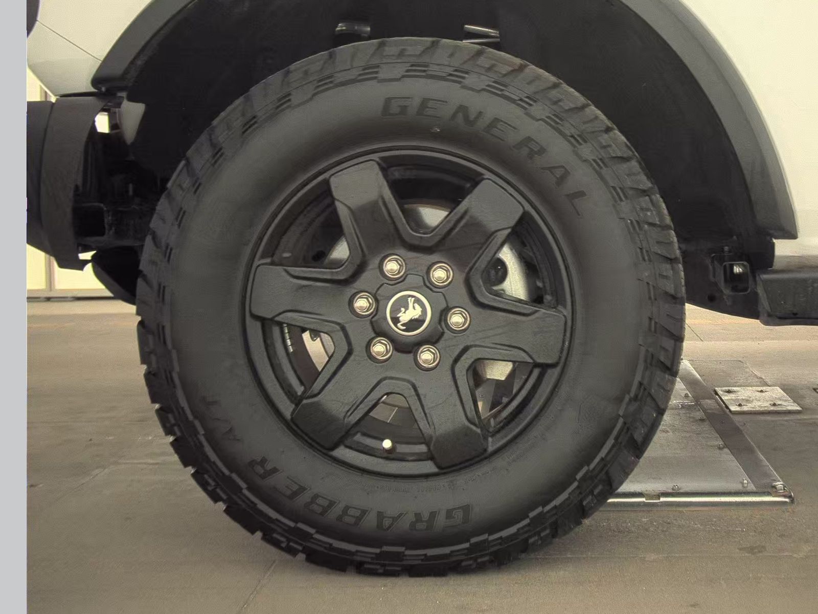 FORD BRONCO - 10