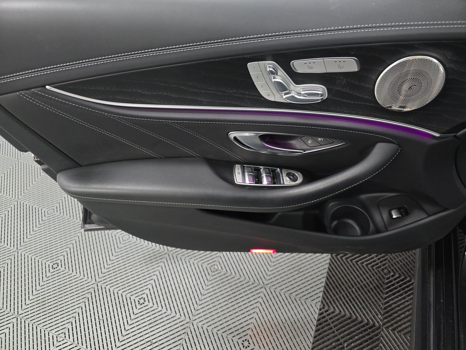 MERCEDES-BENZ E-CLASS - 10