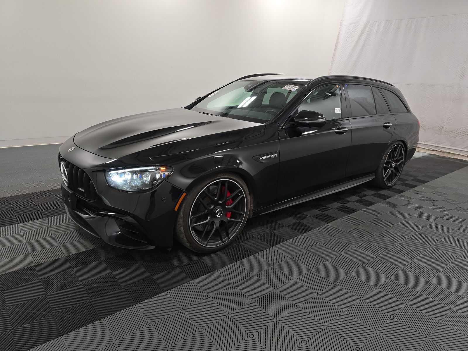 MERCEDES-BENZ E-CLASS - 1