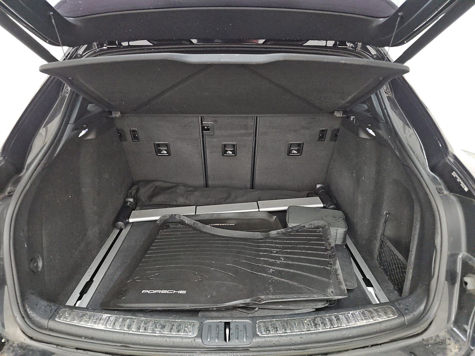 2022 Porsche Macan Base AWD