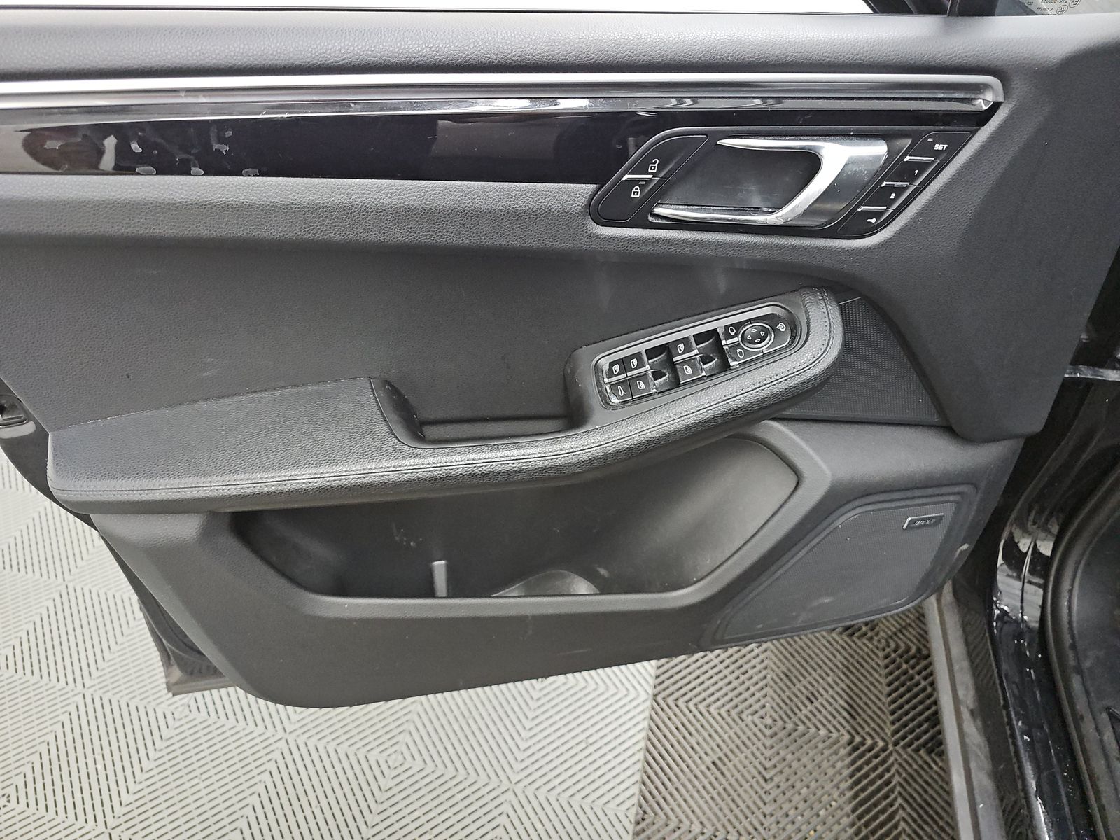 2022 Porsche Macan Base AWD